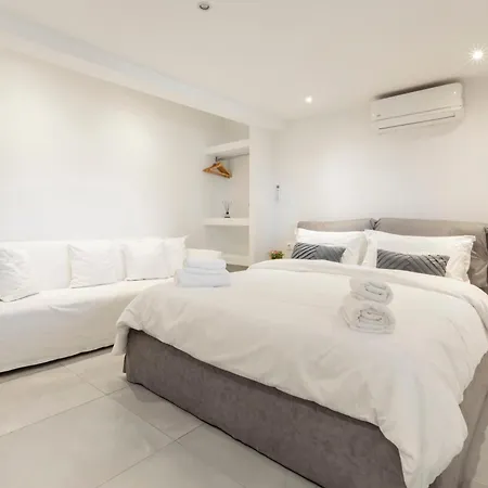 Mykonos Eight 아파트